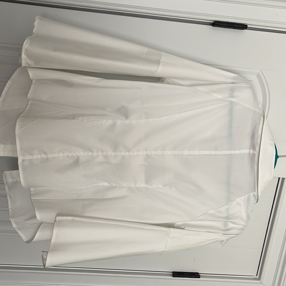 White shirt 3/4 button down shirt, slight bell sleeve - Picture 4 of 5